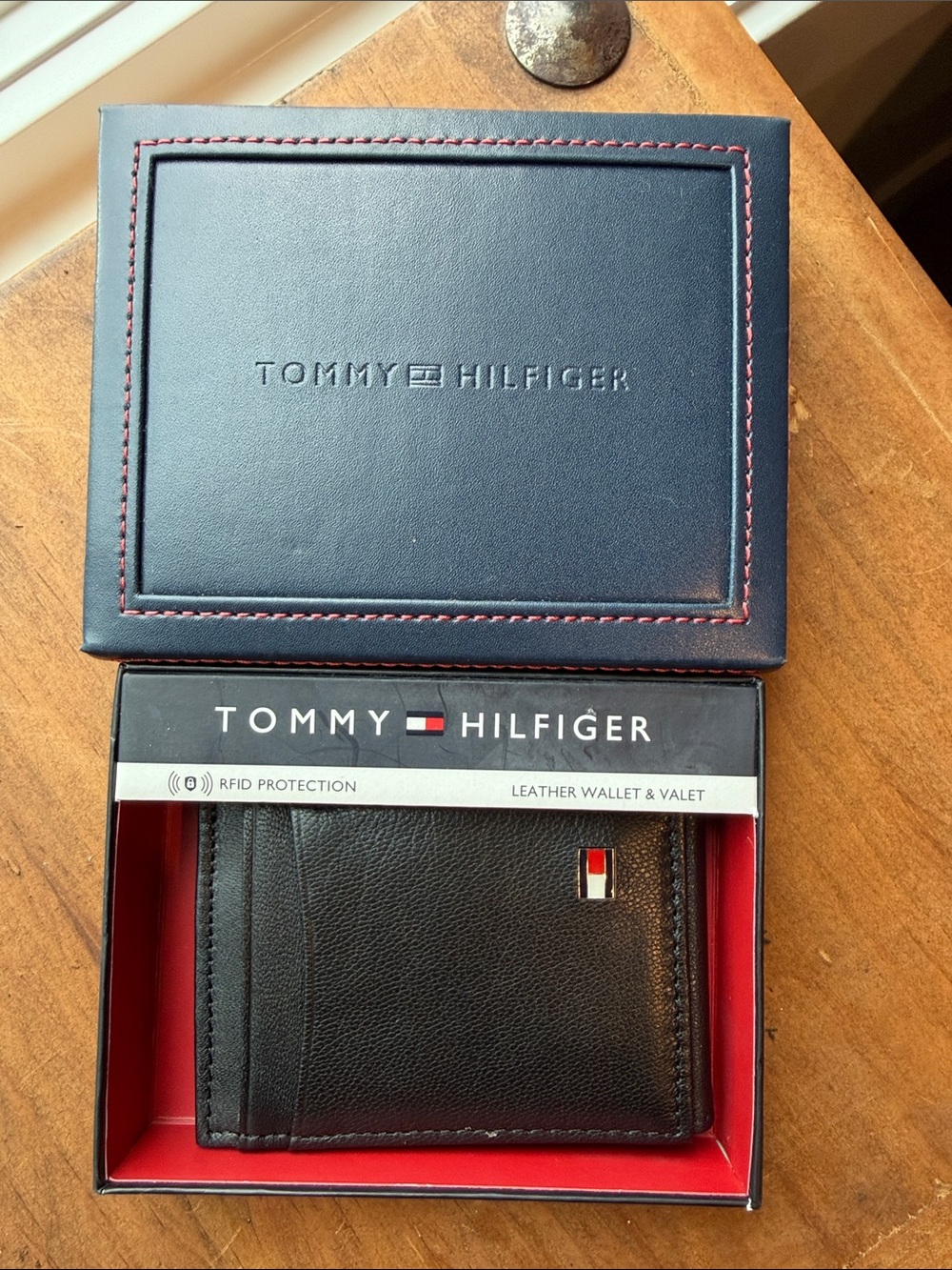 Tommy Hilfiger RFID Wallet with Magnetic Closure